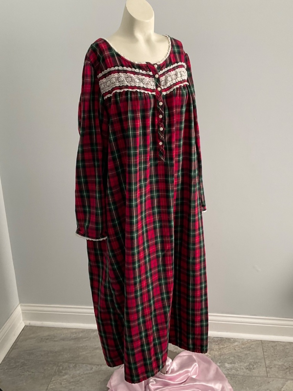 Croft and Barrow red nightgown,2X. - Picture 9 of 9